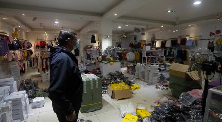 Constatan funcionamiento irregular de fábrica de carteras en Santiago centro