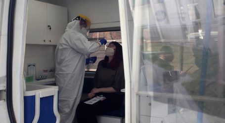 Minsal informa que tasa de positividad de los exámenes de PCR alcanzó el 12%