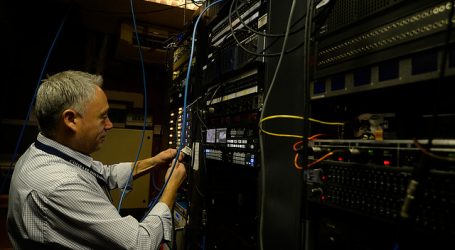 Canales chilenos de alcance nacional en deuda con el pluralismo informativo