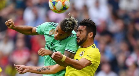 El Real Valladolid de Ronaldo se metió en la pelea por Mauricio Isla