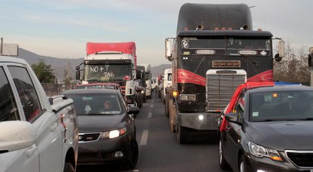 Camioneros se manifiestan en la Ruta 5 Sur en La Araucanía