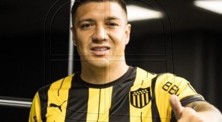 Uruguay: Christian Bravo fue titular en derrota de Peñarol