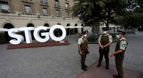 Detienen a dos personas por microtráfico en la Plaza de Armas de Santiago
