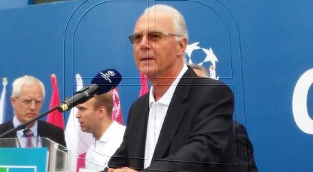 Beckenbauer quiere que Hansi Flick siga “cien años” en el Bayern Múnich