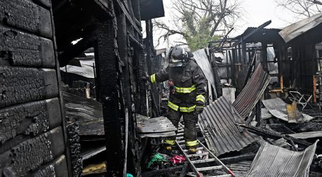 Tres niños fallecen en incendio en una vivienda en lo Prado