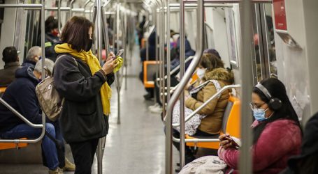 Metro interpone querella al detectar hilo curado al interior de dos coches