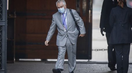 Ministro Paris reconoce que Paula Labra había presentado su renuncia