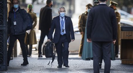 Ministro Paris aseguró que nuevos casos de Covid-19 en Chile siguen bajando