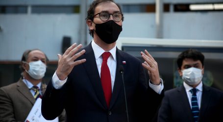 Entregan 16.500 tablets a estudiantes técnicos más vulnerables del país