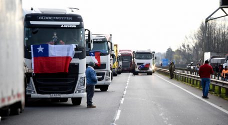 Camioneros inician paro nacional bloqueando parcialmente las rutas