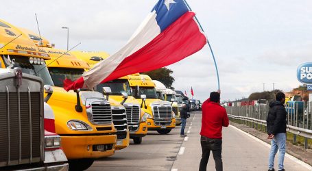 Camioneros radicalizan movilización y rechazan propuesta de gobierno
