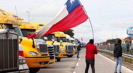 Camioneros radicalizan movilización y rechazan propuesta de gobierno