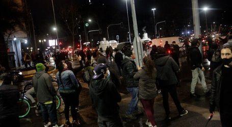 Cerca de 300 personas se manifestaron en Plaza Baquedano