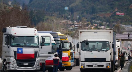 Cientos de camiones siguen bloqueando la ruta en el tercer día de paro nacional
