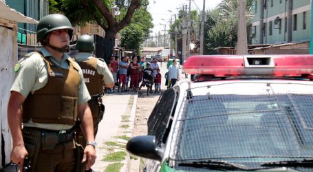 Hombre con un fusil de guerra retuvo a expareja y a su hija en Quilicura