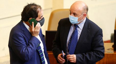 Castro y pie atrás en permisos para fiestas patrias: Confunde y genera desorden