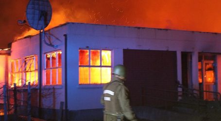 Reconstruirán escuela internado destruida por un atentado incendiario en Cañete