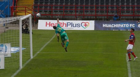 Universidad Católica superó a Huachipato y extiende su ventaja en la punta