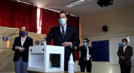 Plebiscito: Autoridades visitan centro de votación y muestran medidas sanitarias