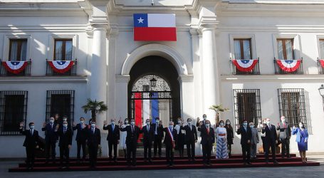 Presidente Piñera encabezó foto oficial con sus ministros de Estado