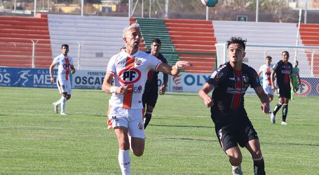 Cobresal se hizo fuerte en casa al vencer a Palestino y escala al octavo lugar