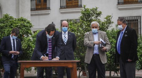 Gobierno firmó acuerdo con gremios de camioneros