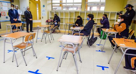 Colegio retoma clases presenciales con alumnos y alumnas de 3° y 4° medio