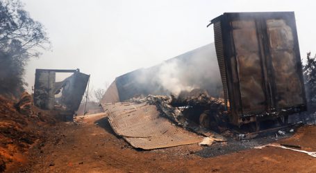 Nueve camiones quedaron destruidos tras ataque incendiario en Carahue