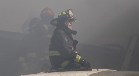 Más de 10 unidades de Bomberos llegan a grave incendio en pesquera de Talcahuano