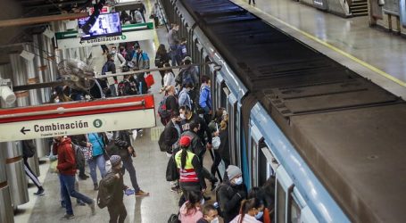 Metro cierra accesos de la estación Baquedano por maniestaciones