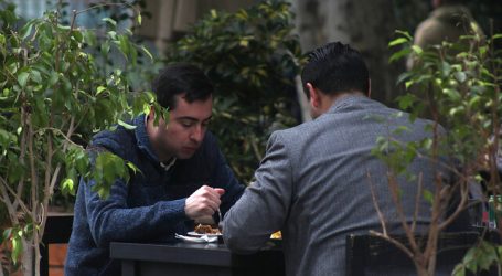 Restaurantes piden autorización para funcionar en espacios interiores