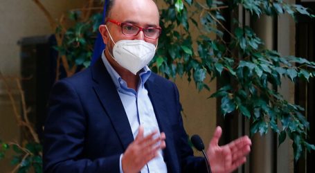 Ilabaca por manejo de cifras: “Ya nadie cree en los informes del Minsal”