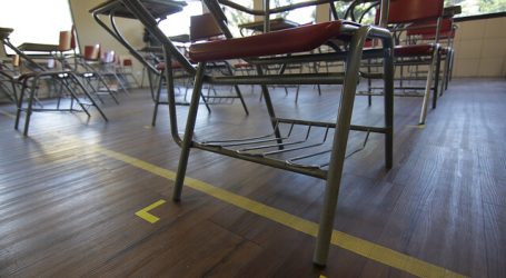 Suspenden clases en liceo a una semana del retorno por contagio de docente