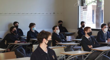 Cuatro colegios de Vitacura retomaron este lunes clases presenciales