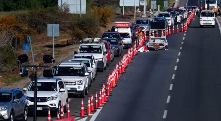 56 mil vehículos salieron de la Región Metropolitana por fin de semana largo