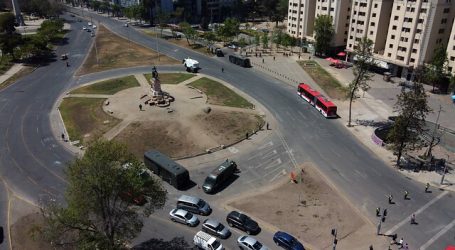 Manifestantes pintaron de rojo estatua de Baquedano en Plaza Italia