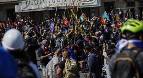 “Encuentro de dos mundos”: Cientos de personas marchan por la Alameda