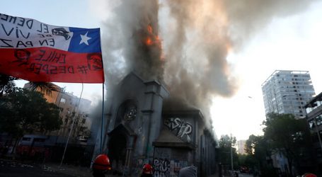 Cae cúpula de iglesia La Asunción tras incendiarse durante manifestaciones