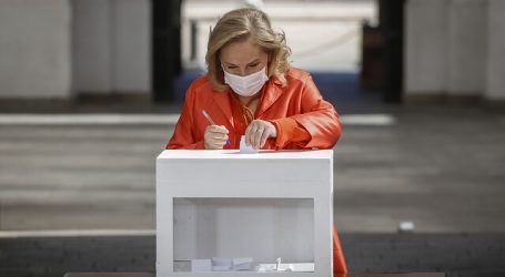 Primera Dama llamó a las mujeres a participar en el Plebiscito del domingo