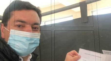 Diputado de la UDI subió foto con el voto a su cuenta de Instagram
