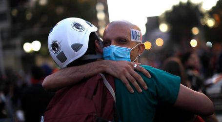 Plebiscito: Miles de manifestantes se reúnen en Plaza Baquedano para celebrar