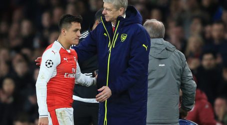 Alexis Sánchez saludó a Arsene Wenger en su cumpleaños 71