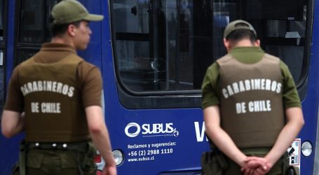 Bus del Transantiago choca un vehículo y se incrusta en una vivienda