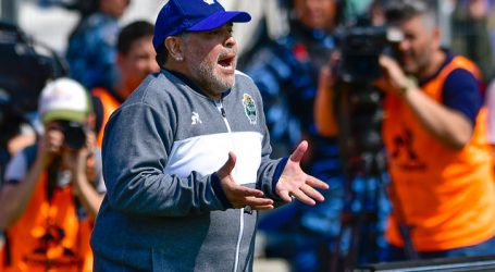 Médico de Maradona no vería mal que volviese a su puesto de entrenador