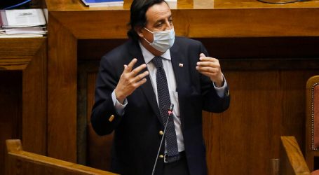 Ministro Pérez defendió su gestión en debate por acusación en su contra