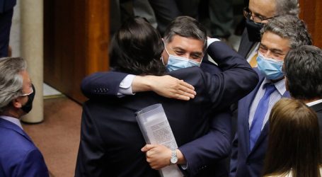 Víctor Pérez celebra rechazo en el Senado de acusación en su contra