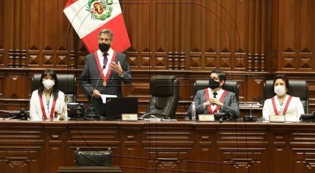 Francisco Sagasti jura el cargo de Presidente de Perú