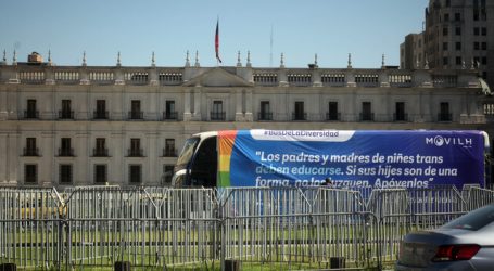 “Bus de la Diversidad” comenzó a circular por el centro de Santiago