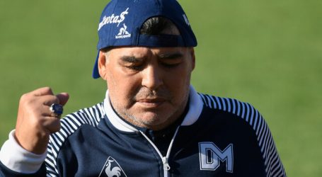 Fuertes disturbios en el cierre del velatorio de Maradona