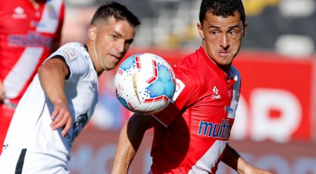 Colo Colo cayó ante Curicó Unido en Macul y no pudo salir del fondo de la tabla